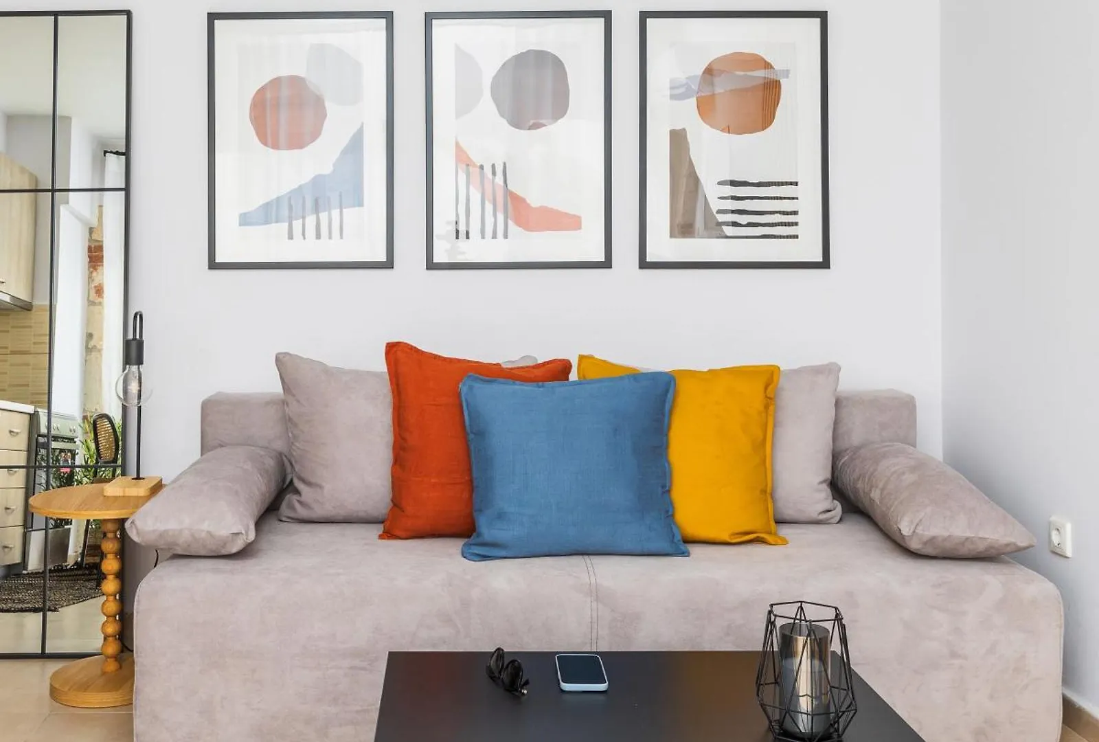 Retro Apartment In The City Center By Binobi! contacts